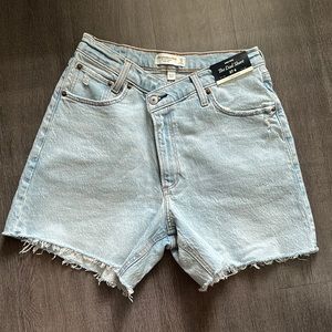 Abercrombie & Fitch Curve Love High Rise Dad Light Wash Denim Short 27